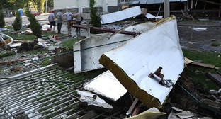 Прорыв бассейна возле стадиона "Кубань" в Краснодаре. 31 июля 2013 г. Фото: © Татьяна Кунаева, ЮГА.ру Прорыв бассейна возле стадиона "Кубань" в Краснодаре. 31 июля 2013 г. Фото: © Татьяна Кунаева, ЮГА.ру