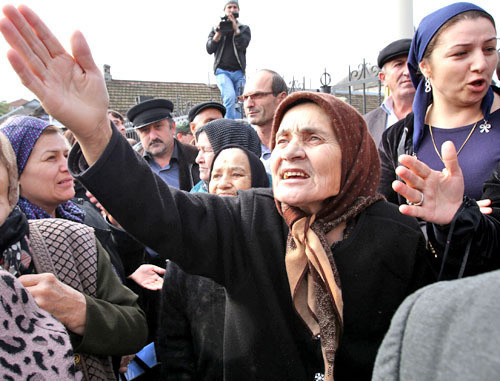 Митинг, в ходе которого жители Хасавюрта потребовали от властей возобновить подачу воды. Дагестан, 9 октября 2013 г. Фото: автор Руслан Алибеков