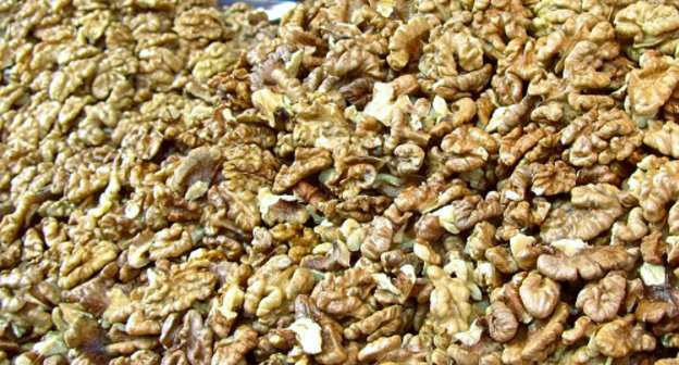 Орехи на рынке в Тбилиси. Фото: Gabriella Opaz, http://www.flickr.com/photos/gabriellaopaz/7050243505/sizes/c/in/photostream