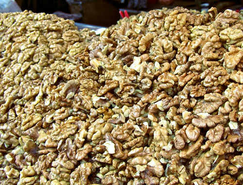 Орехи на рынке в Тбилиси. Фото: Gabriella Opaz, http://www.flickr.com/photos/gabriellaopaz/7050243505/sizes/c/in/photostream
