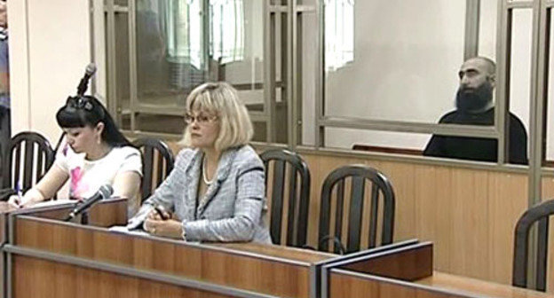 Али Тазиев в зале Северо-Кавказского окружного военного суда. Фото http://ovs.skav.sudrf.ru/