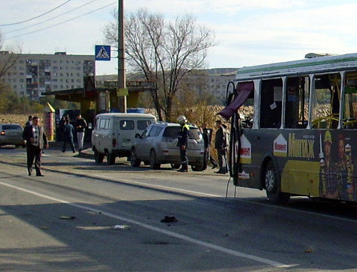 Взорванный автобус в Красноармейском районе Волгограда. 21 октября 2013 г. Фото ГУ МЧС по Волгоградской области, http://www.34.mchs.gov.ru