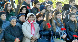 Похороны жертв теракта. Волгоград, 24 октября 2013 г. Фото Татьяны Филимоновой для "Кавказского узла" Похороны жертв теракта. Волгоград, 24 октября 2013 г. Фото Татьяны Филимоновой для "Кавказского узла"
