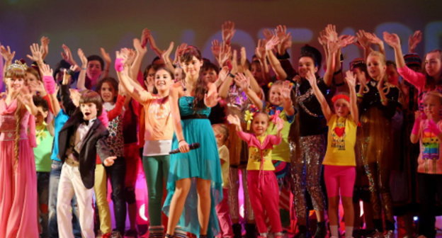 На церемонии открытия XIII детского фестиваля искусств и спорта "Кинотаврик" в Сочи 3 ноября 2013 г. Фото Дианы Самарчевой для "Кавказского узла"
