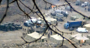 Силовики проводят обыски в селении Гимры. Дагестан, Унцукульский район, 9 января 2012 г. Фото: ИКС "Гимры", http://gimry.ucoz.com Силовики проводят обыски в селении Гимры. Дагестан, Унцукульский район, 9 января 2012 г. Фото: ИКС "Гимры", http://gimry.ucoz.com