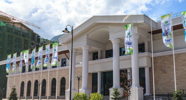 Строительство медиадеревни на курорте "Горная карусель" в Красной Поляне. Сочи, июнь 2013 г. Фото: http://www.minregion.ru/press_office/news/3050.html