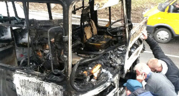 Автобус ПАЗ на перекрестке улиц Льва Толстого и Морозова. Ставрополь, 15 ноября 2013 г. Фото Юлии Говорухи для "Кавказского узла"