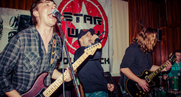 Выступление группы Soul в первом туре рок-фестиваля "Юр-Рок" в Сочи 16 ноября 2013 г. Фото Анны Аверкиной.