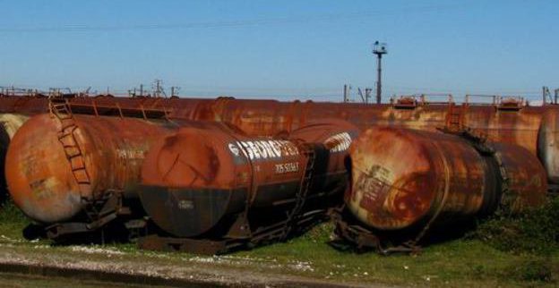 Цистерны вблизи железнодорожного полотна в регион Имеретия, Грузия. Октябрь 2013 г. Фото Юлии Кашеты для "Кавказского узла"

