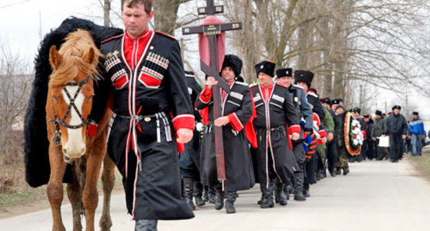 Похороны атамана станицы Мингрельской Сергея Осьмина. Март 2013 г. Фото http://www.yuga.ru/