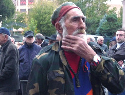 Митинг ветеранов карабахской войны прошел в Ереване. 24 октября 2013 г. Фото Армине Мартиросян для "Кавказского узла"