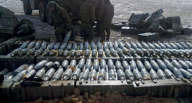 Солдаты-срочники на полигоне Ашулук. Астраханская область, зима 2011-2012 г. Фото из альбома объединения "Весенний призыв 2011-2012 Ашулук. Саперы"  в социальной сети ВКонтакте, http://vk.com/club34971176