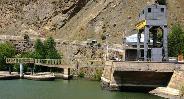 Резервный водосброс Татевской ГЭС. Фото Александра Голованова, ©Хомеодор, http://www.kto-to.ru/photos/trips/sisian