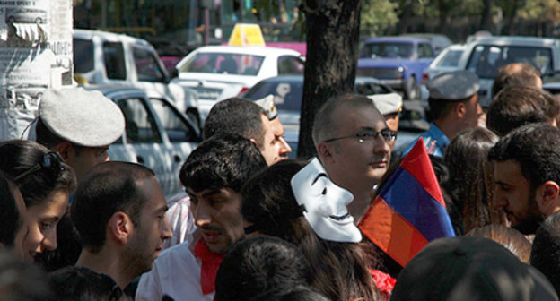 Акция противников присоединения Армении к Таможенному Союзу. Ереван, 4 сентября 2013 г. Фото: © PanARMENIAN Photo/Tigran Mehrabyan
