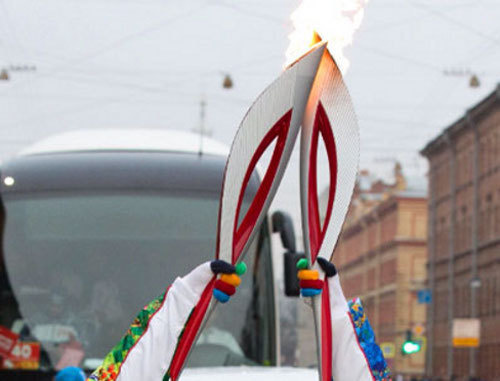 Олимпийский огонь на эстафете. Фото: http://sc-os.ru