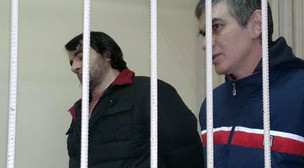Майрбек Умаев и Зелимхан Каримов в зале суда. Москва, 9 декабря 2013 г. Фото Юлии Буславской для "Кавказского узла"