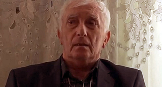 Кадр из размещенного на Youtube в начале 2013 года обращения Камиля Гунашева, отца арестованного Марата Гунашева, к жителям Дагестана с просьбой о поддержке, http://www.youtube.com/watch?v=xW1RStjLK1A