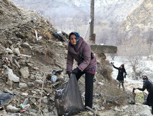 Акция по уборке реки Андийское Койсу в Дагестане. 8 декабря 2013 г. Фото Патимат Махмудовой для "Кавказского узла"