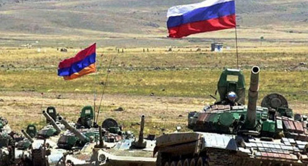Совместное батальонное тактическое учение Вооруженных Сил России и Армении на полигоне Алагяз 102 российской военной базы в Гюмри. 2013 г. Фото: http://function.mil.ru