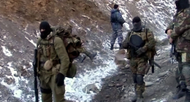 КТО в Шамильском районе Дагестана. 10 декабря 2013 г. Фото НАК, http://nac.gov.ru/nakmessage/2013/12/11/v-shamilskom-raione-dagestana-provoditsya-kontrterroristicheskaya-operatsiya.html