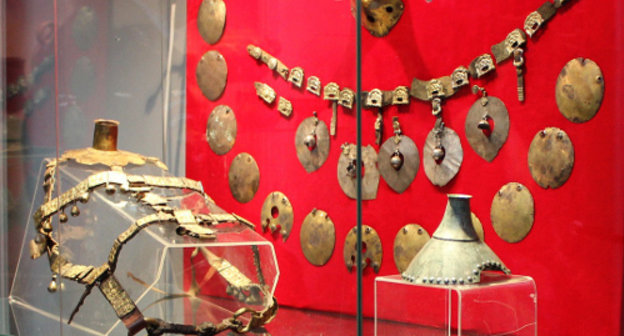 Северная Осетия, Владикавказ, 11 декабря 2013 г. Передвижной музейно-выставочный проект "Легенды Кавказа". Детали снаряжения аланской конницы. VII-XII вв. Аланский период. Фото Эммы Марзоевой для "Кавказского узла"