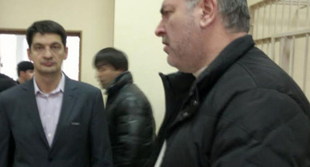 Адвокаты обвиняемых Артём Сарбашев и Шамсудин Цакаев (справа). Москва, 9 декабря 2013 г. Фото Юлии Буславской для "Кавказского узла"
