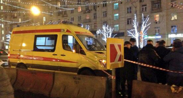 Москва, 19 ноября 2013 г. Автомобиль скорой помощи на месте ДТП на Кутузовском проспекте. Фото Вадима Коровина, https://twitter.com/Pjatak