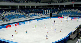 Арена дворца зимнего спорта "Айсберг". Ноябрь 2013 г. Фото пресс-службы  ГК «Олимпстрой»,  http://sc-os.ru