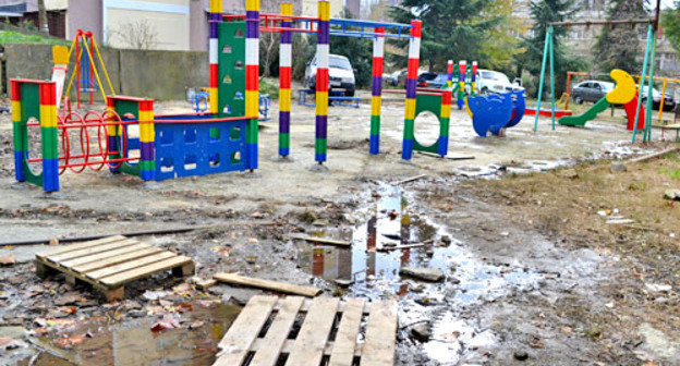 Сточные воды на улице Чебрикова. Сочи, 21 декабря 2013 г. Фото Светланы Кравченко для "Кавказского узла"
