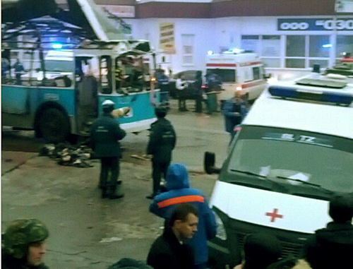 Волгоград, 30 декабря 2013 г. Взорванный троллейбус в районе остановки "Качинский рынок". Кадр видеосъемки со страницы Алексея Ульянова в Instagram, http://instagram.com/p/iiIokbBbsP
