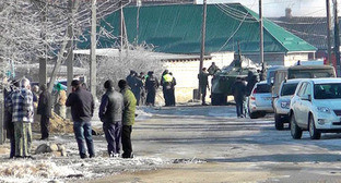 Спецоперация в городе Чегем в Кабардино-Балкарии. 30 декабря 2013 г. Фото Людмилы Маратовой для "Кавказского узла" Спецоперация в городе Чегем в Кабардино-Балкарии. 30 декабря 2013 г. Фото Людмилы Маратовой для "Кавказского узла"