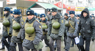 Сотрудники правоохранительных органов на улицах Волгограда. 30 декабря 2013 г. Фото Татьяны Филимоновой для "Кавказского узла" Сотрудники правоохранительных органов на улицах Волгограда. 30 декабря 2013 г. Фото Татьяны Филимоновой для "Кавказского узла"