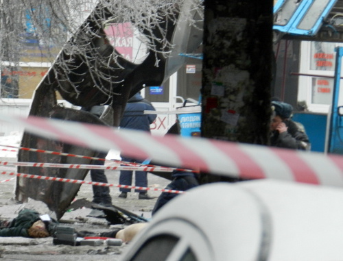 У взорванного троллейбуса в Волгограде 30 декабря 2013 г. Фото Татьяны Филимоновой для "Кавказского узла"