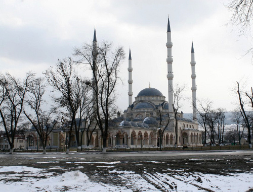 Мечеть в Гудермесе, Чечня. Фото: http://valery-pavlov.livejournal.com/654760.html