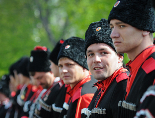 Казаки Кубанского казачьего войска. Фото: © Елена Синеок, ЮГА.ру