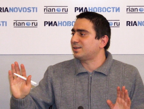 Председатель общества «Евразийский выбор-Грузия» Арчил Чкоидзе выступает на брифинге в Тбилисском международном пресс-центре РИА Новости 17 января 2014 г. Фото Эдиты Бадасян для "Кавказского узла"