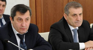 Вице-премьер Дагестана Магомедгусен Насрутдинов и министр промышленности и энергетики Ризван Газимагомедов на встрече руководителей предприятий республики с главой Дагестана Рамазаном Абдулатиповым. Махачкала, 17 декабря 2013 г. Фото: минстройрд.рф Вице-премьер Дагестана Магомедгусен Насрутдинов и министр промышленности и энергетики Ризван Газимагомедов на встрече руководителей предприятий республики с главой Дагестана Рамазаном Абдулатиповым. Махачкала, 17 декабря 2013 г. Фото: минстройрд.рф