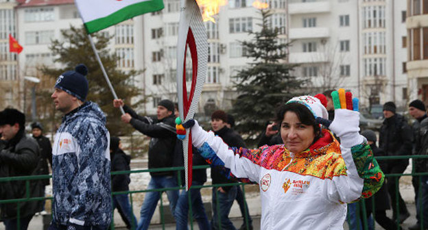Эстафета олимпийского огня в Ингушетии. Магас, 28 января 2014 го. Фото пресс-службы главы Республики Ингушетия, http://www.ingushetia.ru