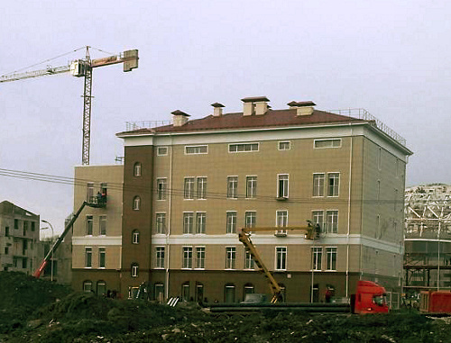Здание олимпийской антидопинговой лаборатории перед окончанием строительства. Сочи, 2013 г. Фото: http://www.gksmu-krasnodar.ru