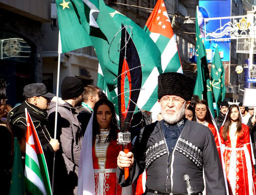 Митинг против Олимпиады в Сочи. Стамбул, 2 февраля 2014 г. Фото: Irma Kreiten http://sochi2014-nachgefragt.blogspot.com.tr/
