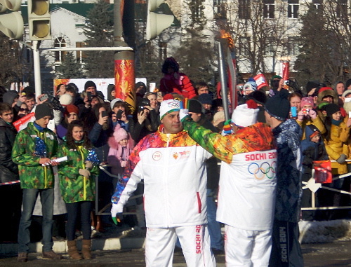 Встреча эстафеты олимпийского огня в Майкопе 3 февраля 2014 г. Фото Олега Чалого для "Кавказского узла"