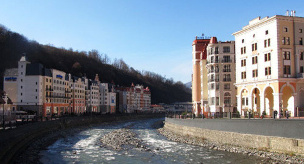 Гостиничный комплекс курорта «Роза Хутор». Набережная Мзымты. Краснодарский край, ноябрь 2013 г. Фото Татьяны Уколовой для "Кавказского узла"