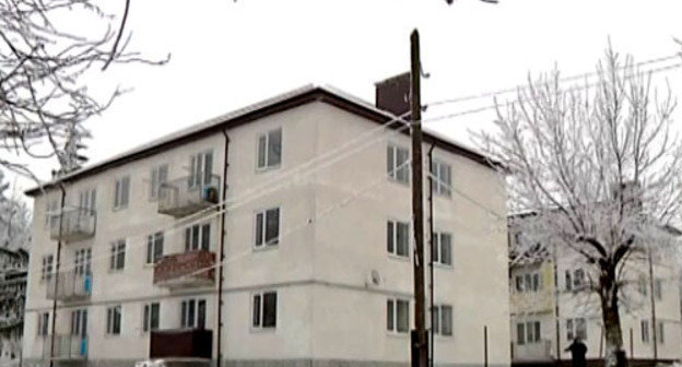 Дома в которые переселили жителей селения Атажукино Баксанского района Кабардино-Балкарии. Кадр из видео "Кавказского узла"
