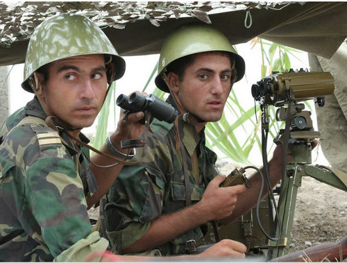 Военнослужащие Армии обороны Нагорного Карабаха на наблюдательном пункте. Фото из архива пресс-службы Армии обороны НКР, http://nkrmil.am