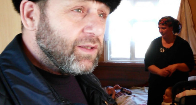 Хамзат Чумаков. Декабрь 2013 г. Кадр из видеообращения об оказании помощи нуждающимся, http://ingislam.ru