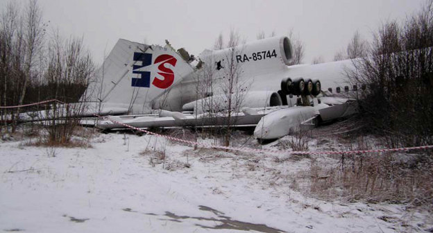 Обломки самолета Ту-154М "Авиалиний Дагестана", потерпевшего крушение в аэропорту Домодедово. Декабрь 2010 г. Фото из отчета Межгосударственного авиационного комитета (МАК), http://www.mak.ru/russian/investigations/2010/report_ra-85744.pdf