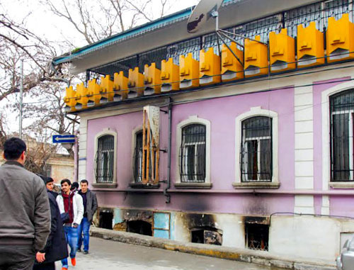 Здание, в котором располагается Бакинский офис ПНФА после взрыва. Баку, 3 марта 2014 г. Фото Азиза Каримова для "Кавказского узла"