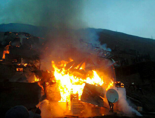 Пожар в селе Эльбок. Дагестан, Цунтинский район, 2 марта 2014 г. Фото предоставлено жителями села