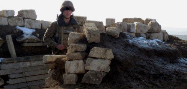 Боевой пост на передовой. Нагорный Карабах, Мартунинский район, 30 декабря 2013 г. Фото Алвард Григорян для "Кавказского узла"