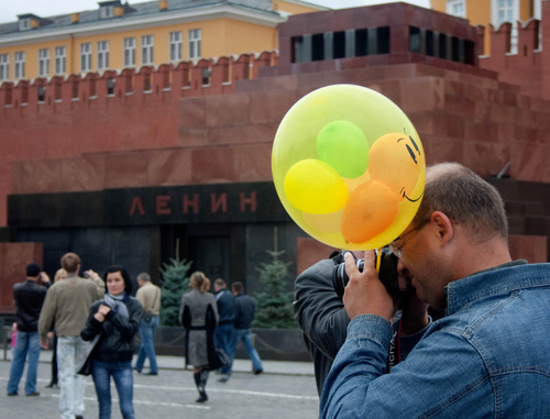 Туристы на Красной площади в Москве. Фото: kersy83, https://www.flickr.com/photos/kersy83/4003523597